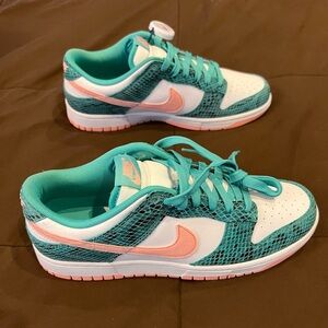 BNIB Nike Dunk low washed teal /bleached coral size 9.5 men’s/11 women’s